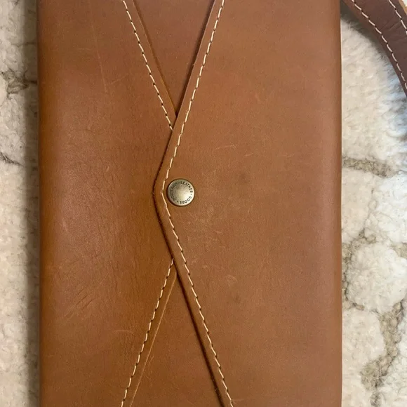 Portland, leather Crossbody - Picture 6 of 12